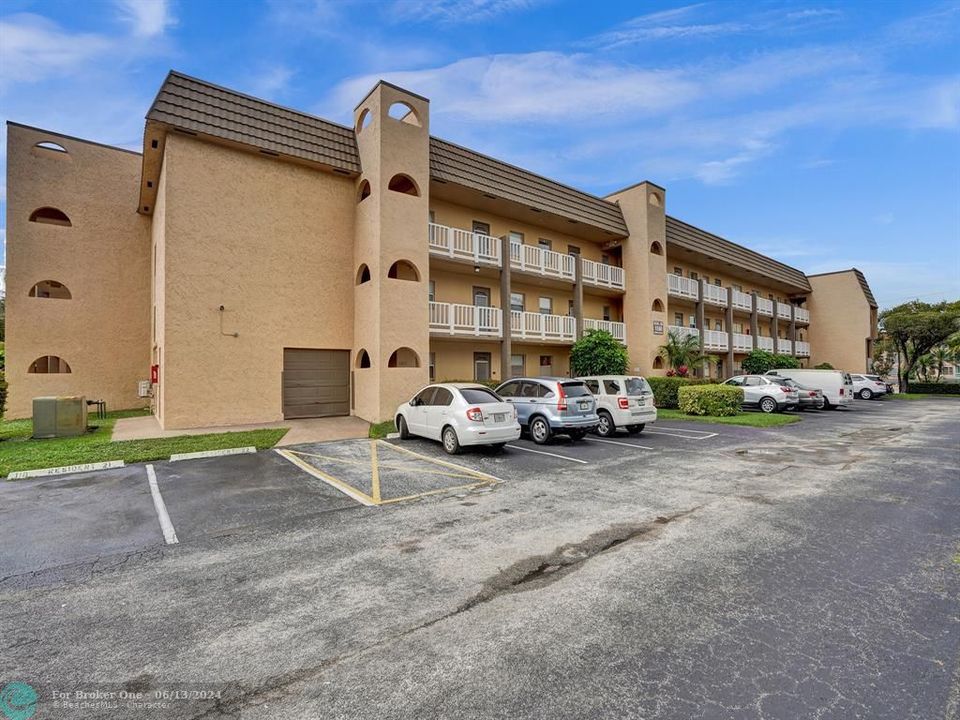 Active With Contract: $119,000 (2 beds, 2 baths, 850 Square Feet)