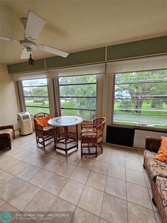 Active With Contract: $189,900 (2 beds, 2 baths, 983 Square Feet)