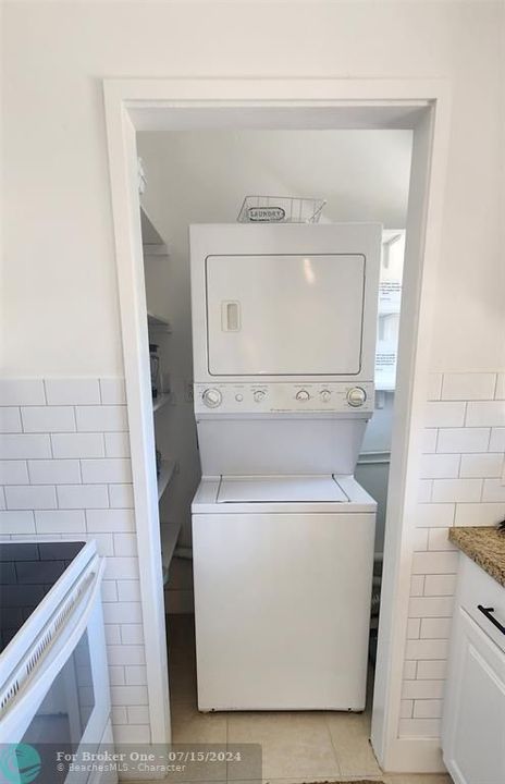 Recently Sold: $2,400 (1 beds, 1 baths, 900 Square Feet)