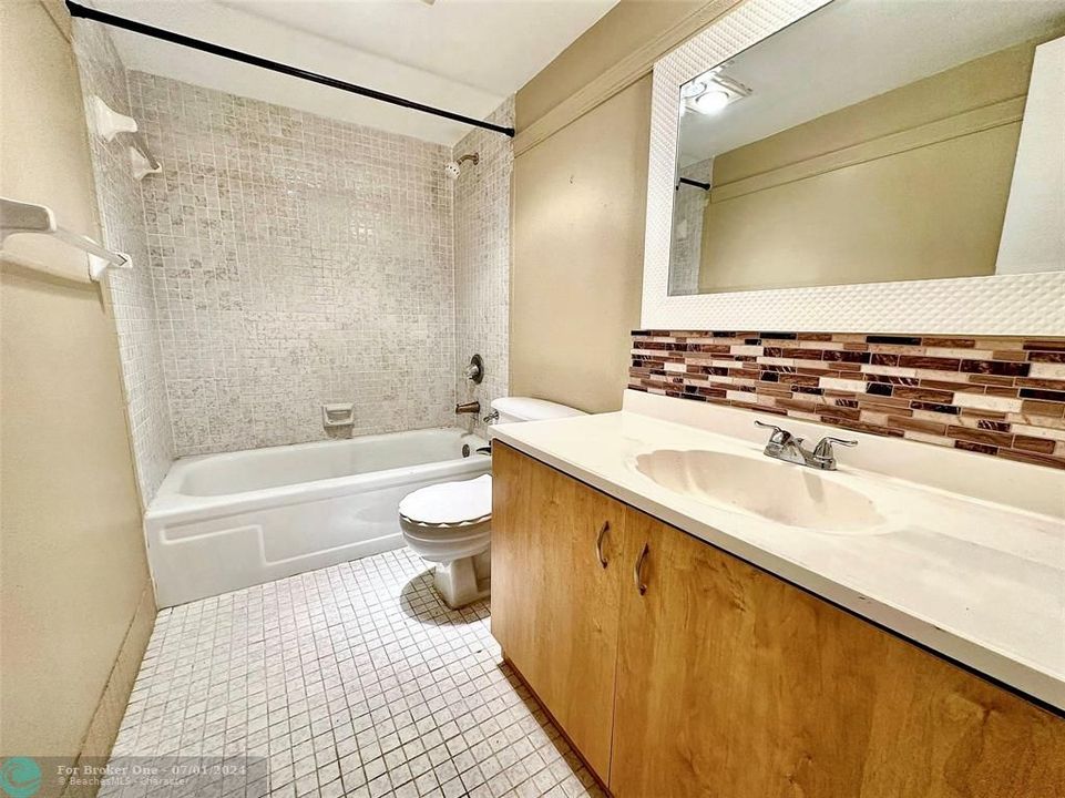 合同活跃: $189,900 (2 贝兹, 2 浴室, 1129 平方英尺)