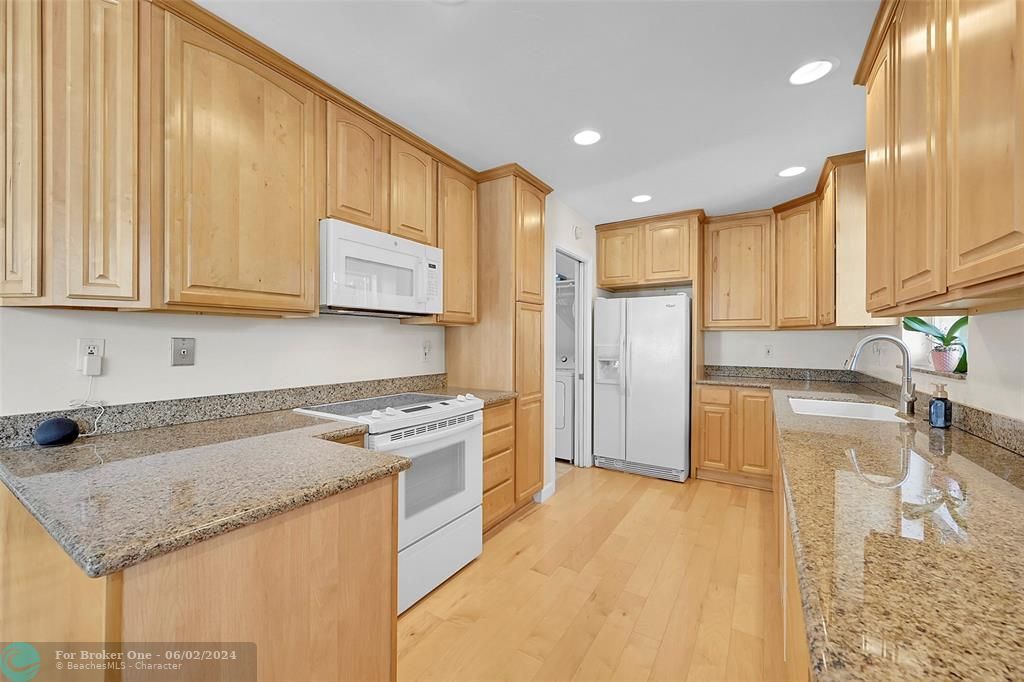 Recently Sold: $639,000 (3 beds, 2 baths, 1676 Square Feet)