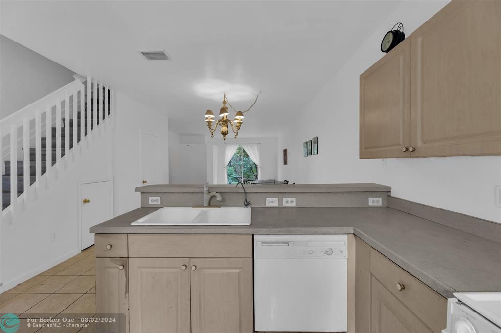 For Sale: $349,900 (2 beds, 2 baths, 1407 Square Feet)