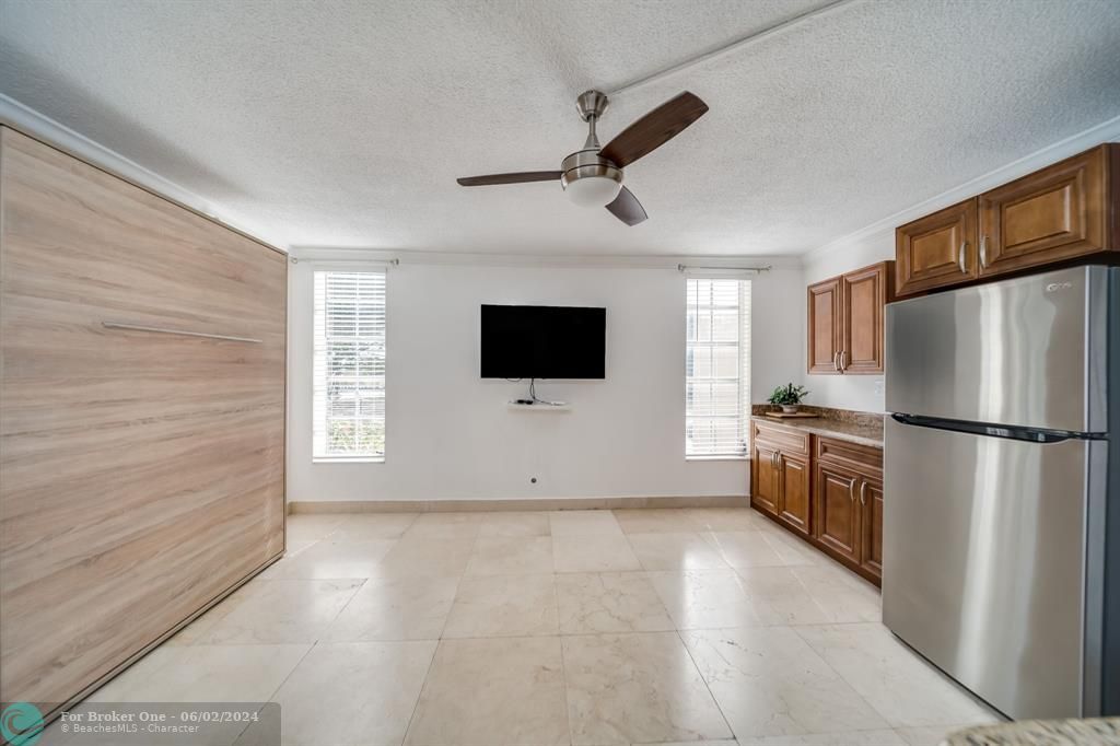 Active With Contract: $125,000 (0 beds, 1 baths, 450 Square Feet)