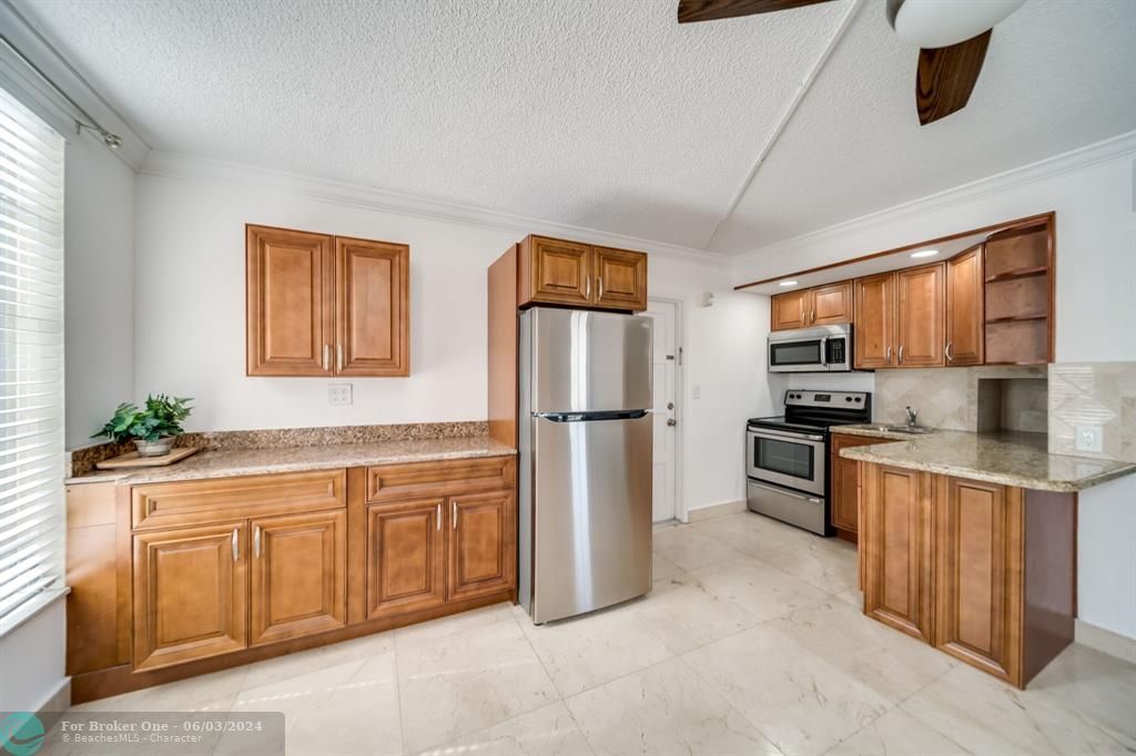 Active With Contract: $125,000 (0 beds, 1 baths, 450 Square Feet)