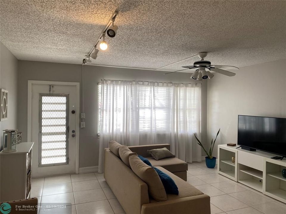 Active With Contract: $84,500 (1 beds, 1 baths, 588 Square Feet)