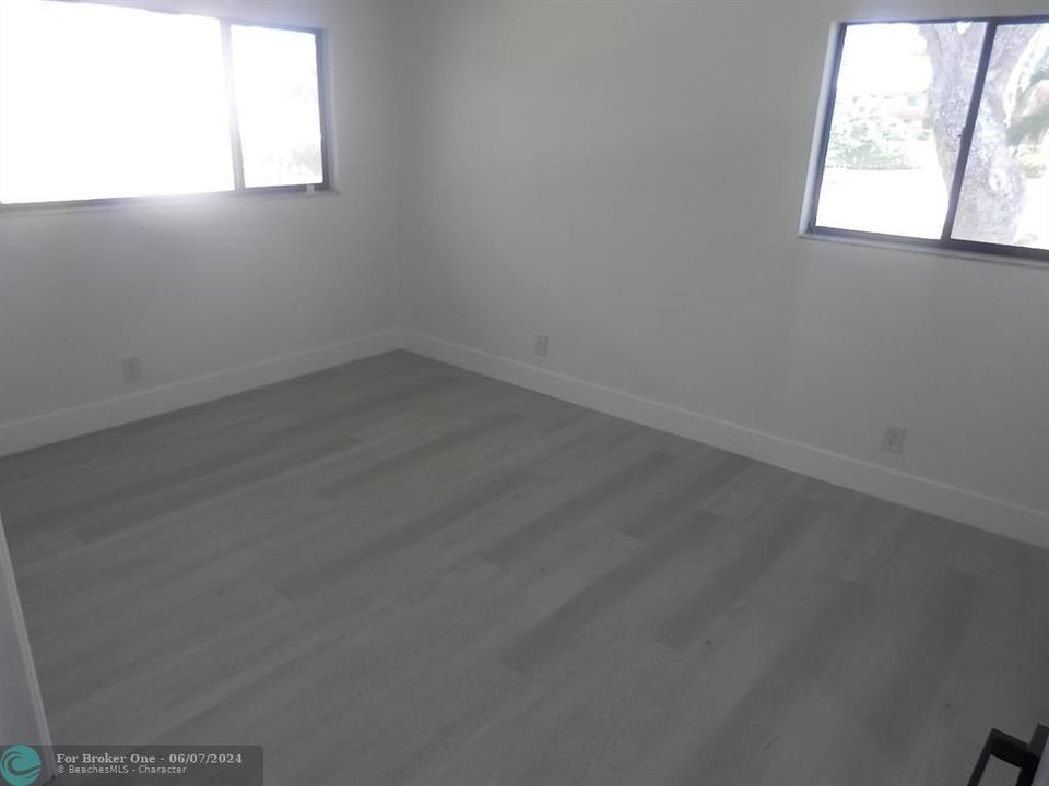 For Sale: $239,000 (2 beds, 2 baths, 940 Square Feet)