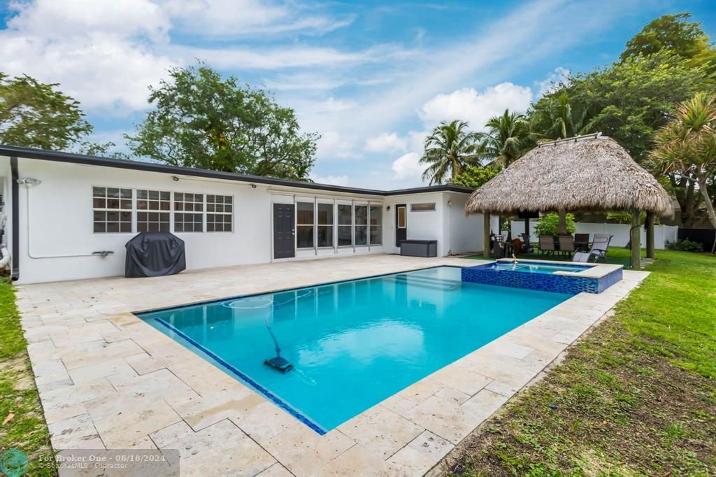 Recently Sold: $750,000 (4 beds, 2 baths, 2129 Square Feet)
