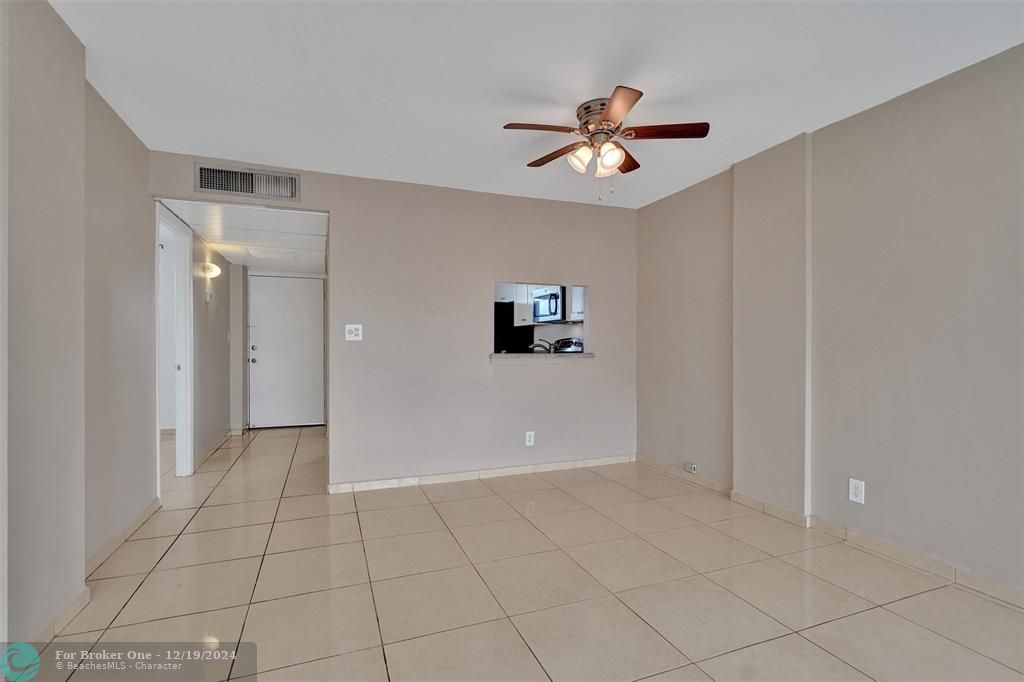 Active With Contract: $172,000 (2 beds, 2 baths, 975 Square Feet)