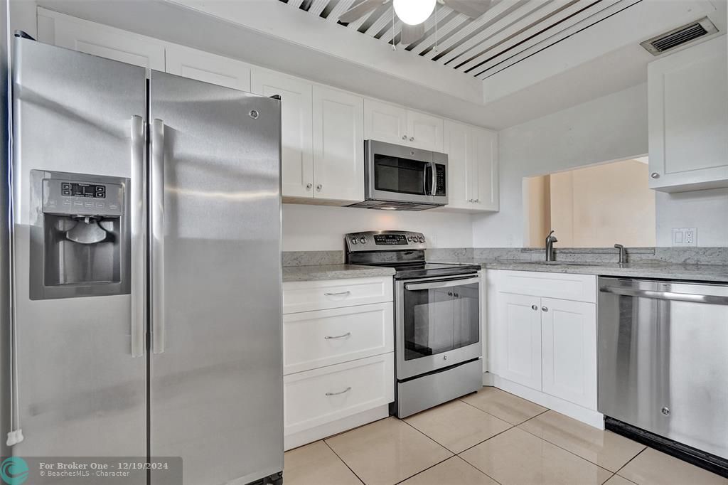 Active With Contract: $172,000 (2 beds, 2 baths, 975 Square Feet)