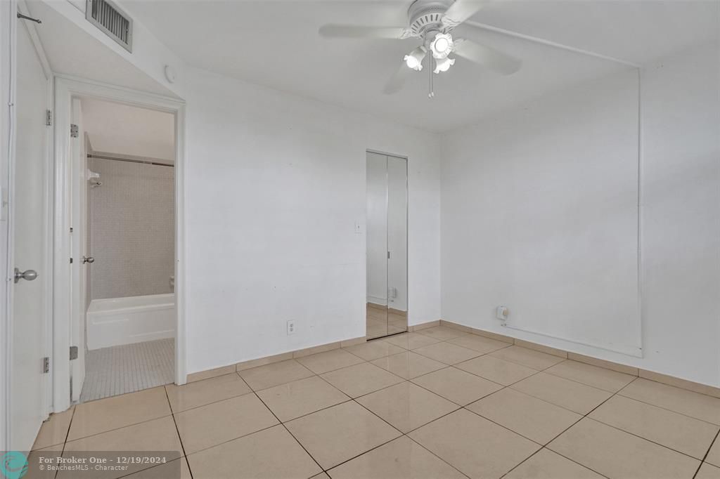 Active With Contract: $172,000 (2 beds, 2 baths, 975 Square Feet)