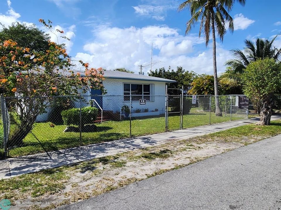 For Sale: $650,000 (3 beds, 2 baths, 2017 Square Feet)