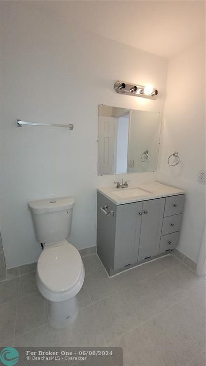 Active With Contract: $1,795 (2 beds, 1 baths, 0 Square Feet)