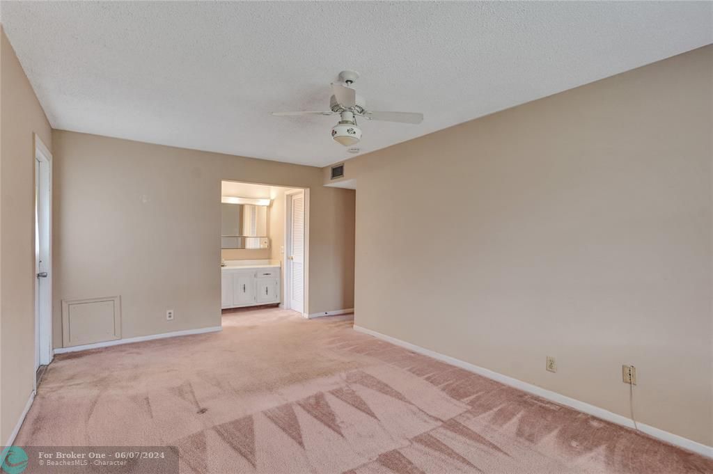 Active With Contract: $170,000 (2 beds, 2 baths, 1175 Square Feet)