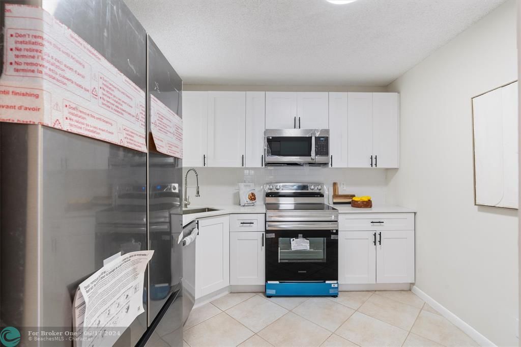 Active With Contract: $318,900 (3 beds, 2 baths, 1120 Square Feet)