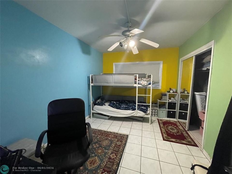 For Sale: $155,000 (2 beds, 2 baths, 940 Square Feet)