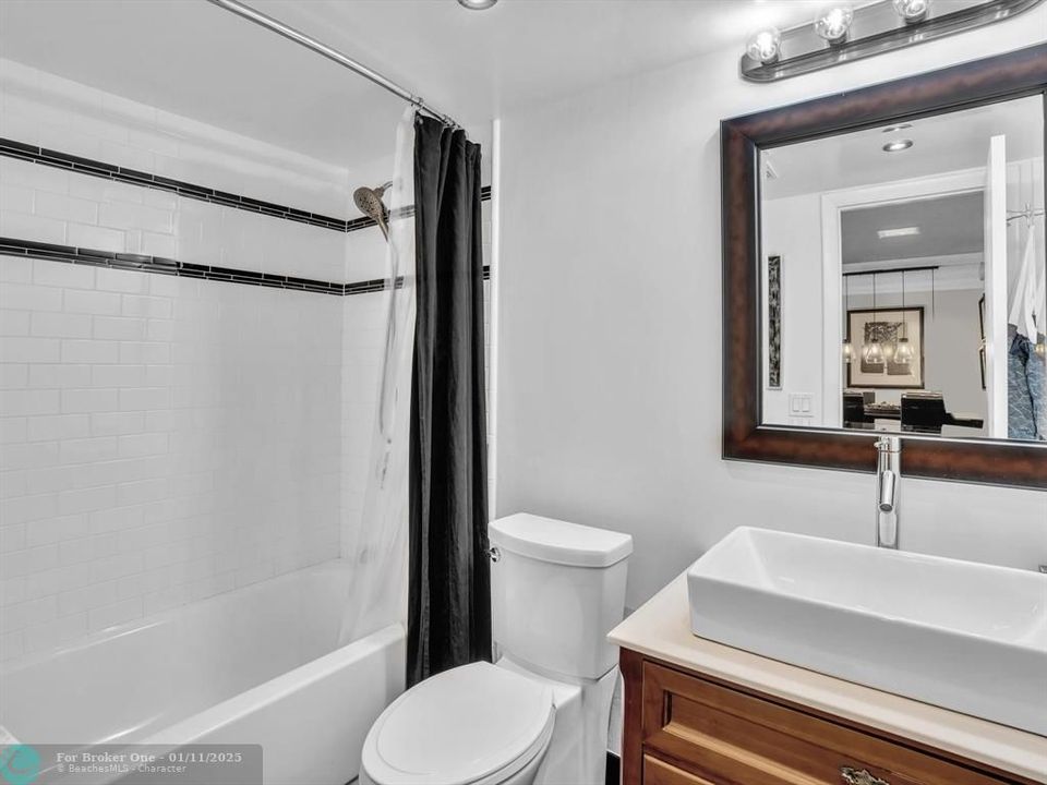 Active With Contract: $239,900 (2 beds, 2 baths, 1000 Square Feet)