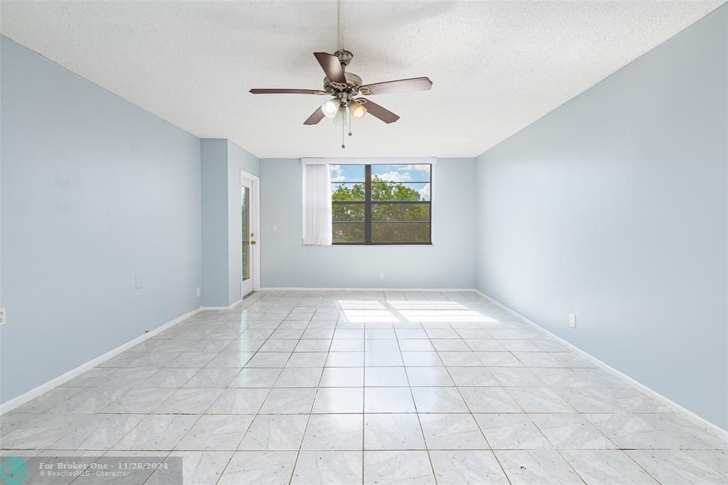 Active With Contract: $290,000 (2 beds, 2 baths, 1137 Square Feet)