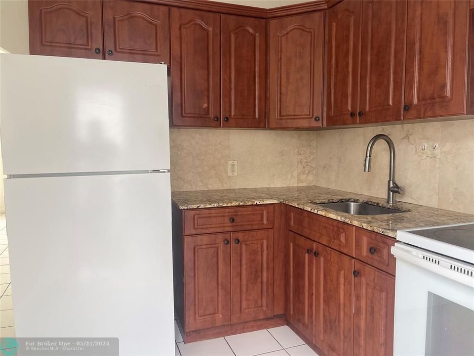 Recently Sold: $2,150 (2 beds, 1 baths, 800 Square Feet)