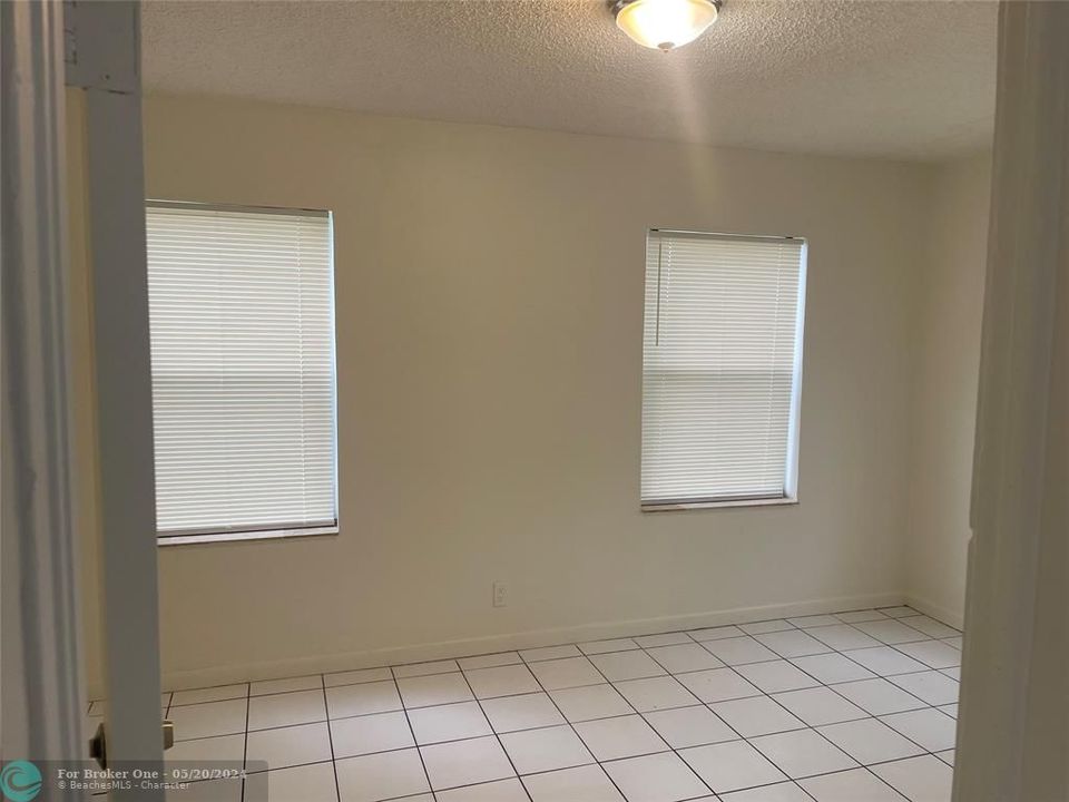 Recently Sold: $2,150 (2 beds, 1 baths, 800 Square Feet)