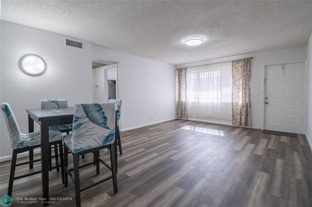 Active With Contract: $224,900 (2 beds, 2 baths, 768 Square Feet)