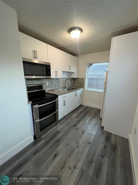 Active With Contract: $1,750 (2 beds, 1 baths, 2040 Square Feet)