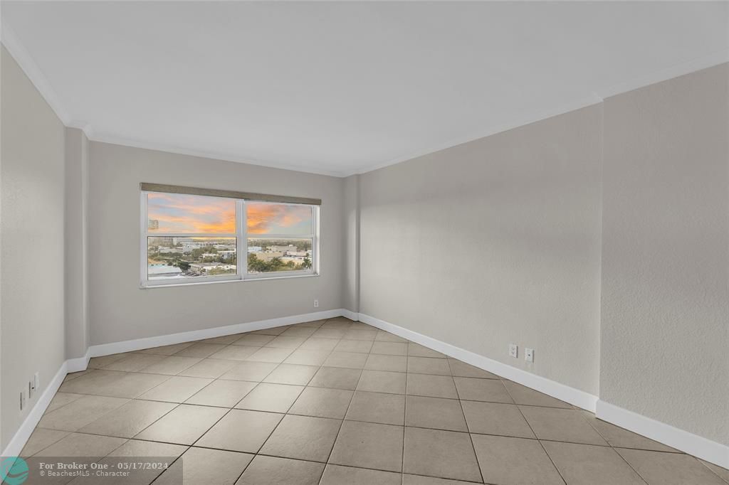 For Sale: $419,900 (2 beds, 2 baths, 1040 Square Feet)