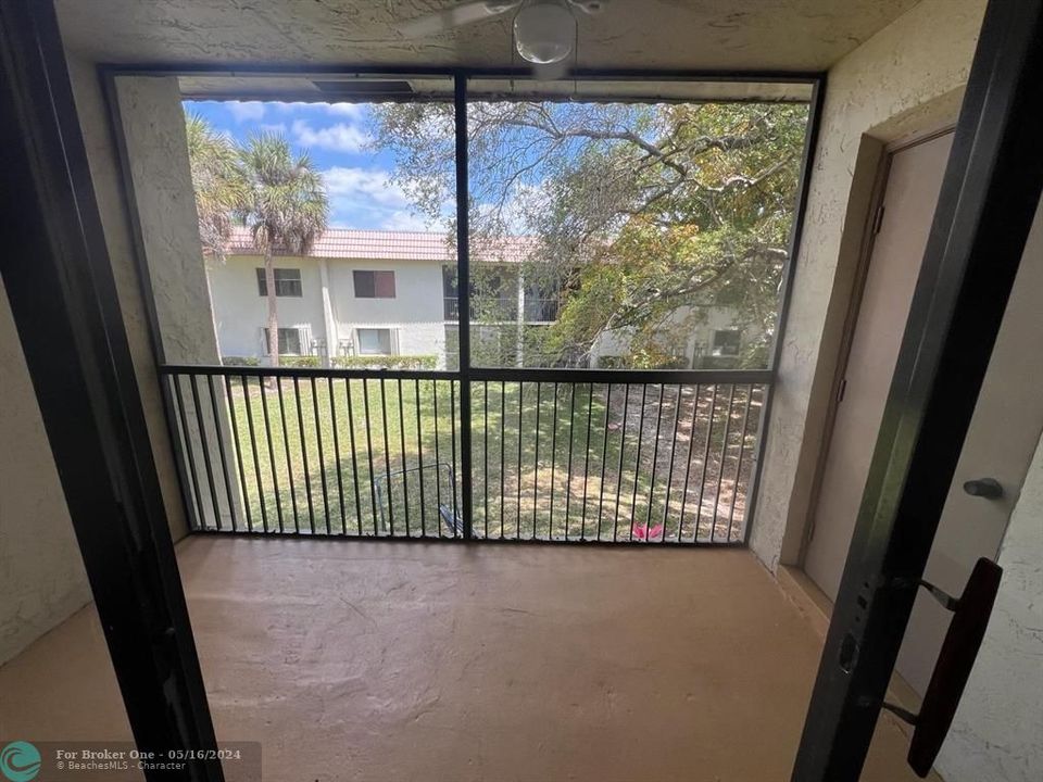 For Sale: $350,000 (2 beds, 2 baths, 1225 Square Feet)