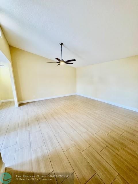 Recently Rented: $1,950 (2 beds, 2 baths, 1098 Square Feet)
