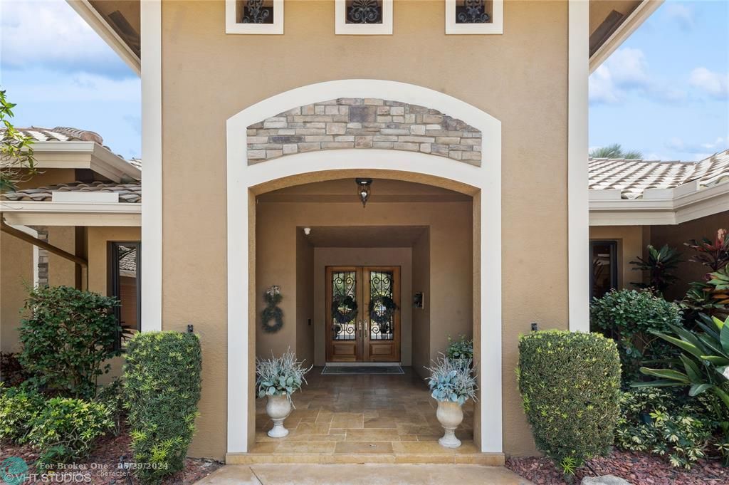 Active With Contract: $2,390,000 (5 beds, 5 baths, 6168 Square Feet)
