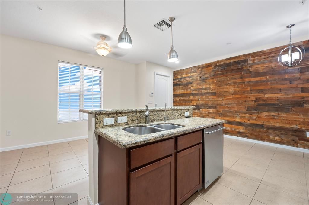 Active With Contract: $428,000 (3 beds, 2 baths, 1598 Square Feet)