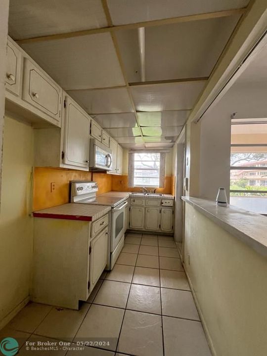Active With Contract: $87,000 (1 beds, 1 baths, 680 Square Feet)