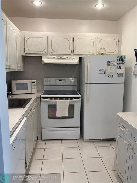 For Sale: $114,900 (1 beds, 1 baths, 650 Square Feet)