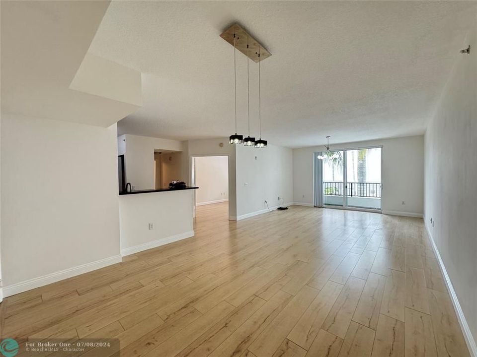 Recently Rented: $2,300 (1 beds, 1 baths, 1135 Square Feet)