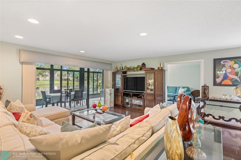 Active With Contract: $239,900 (3 beds, 2 baths, 2048 Square Feet)
