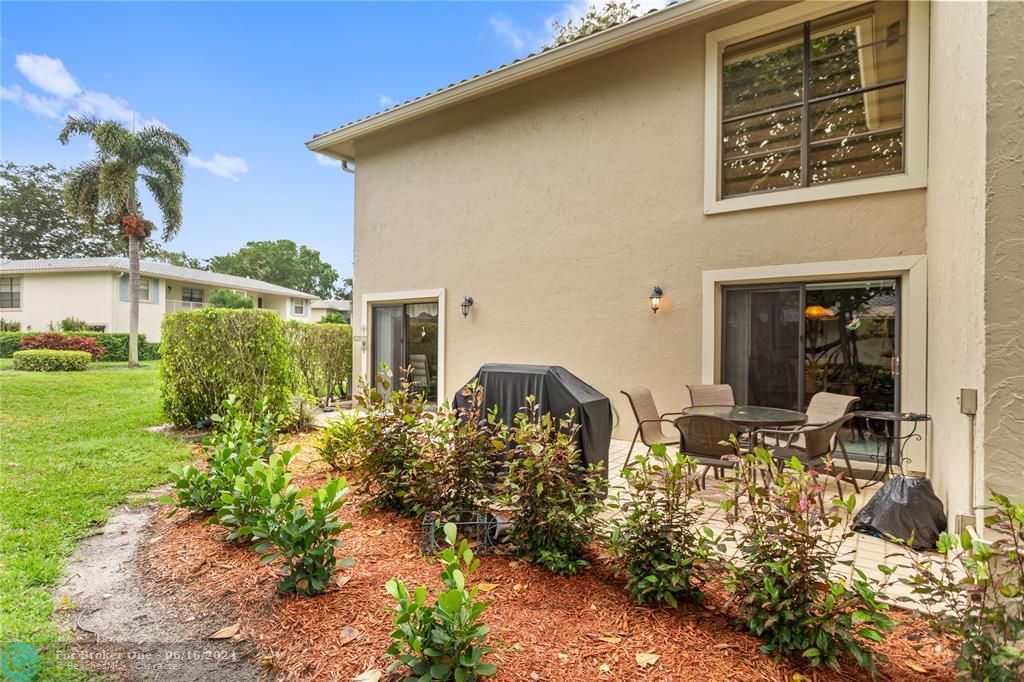 Active With Contract: $239,900 (3 beds, 2 baths, 2048 Square Feet)