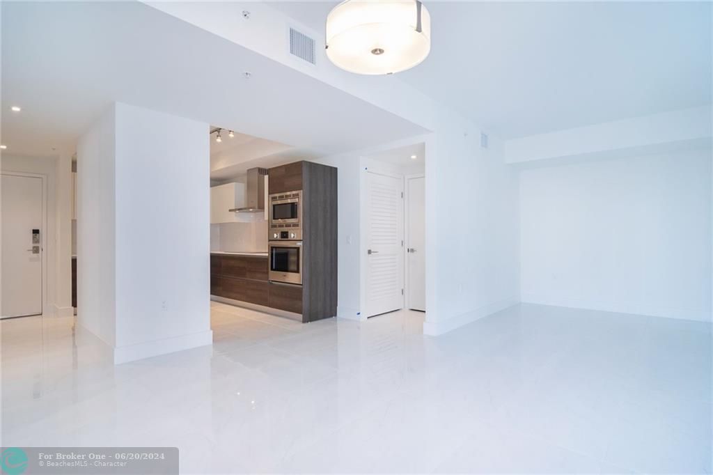 For Sale: $985,000 (2 beds, 2 baths, 1109 Square Feet)