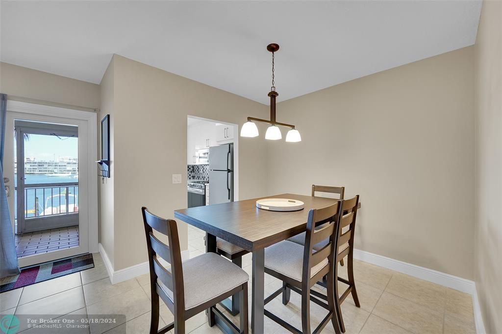 For Sale: $339,900 (2 beds, 2 baths, 1055 Square Feet)
