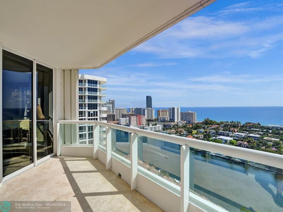 Active With Contract: $1,699,000 (3 beds, 3 baths, 2640 Square Feet)