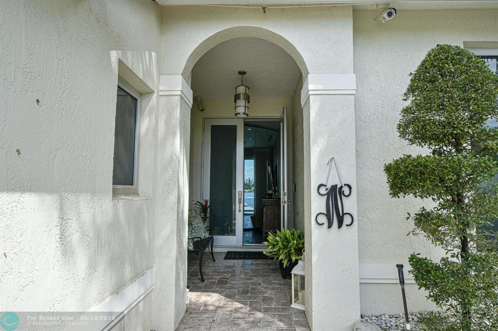 Active With Contract: $895,000 (4 beds, 2 baths, 1957 Square Feet)