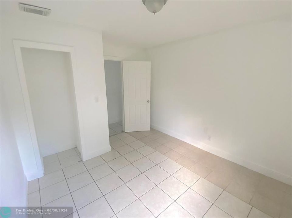 Active With Contract: $1,850 (2 beds, 1 baths, 660 Square Feet)