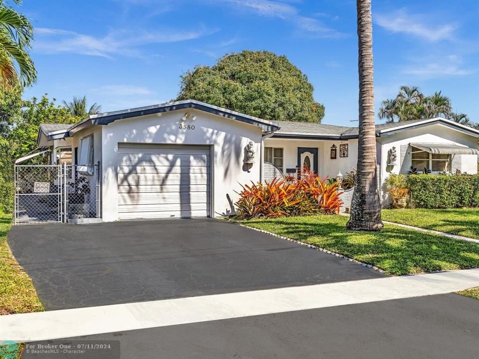 Active With Contract: $479,900 (3 beds, 2 baths, 2091 Square Feet)