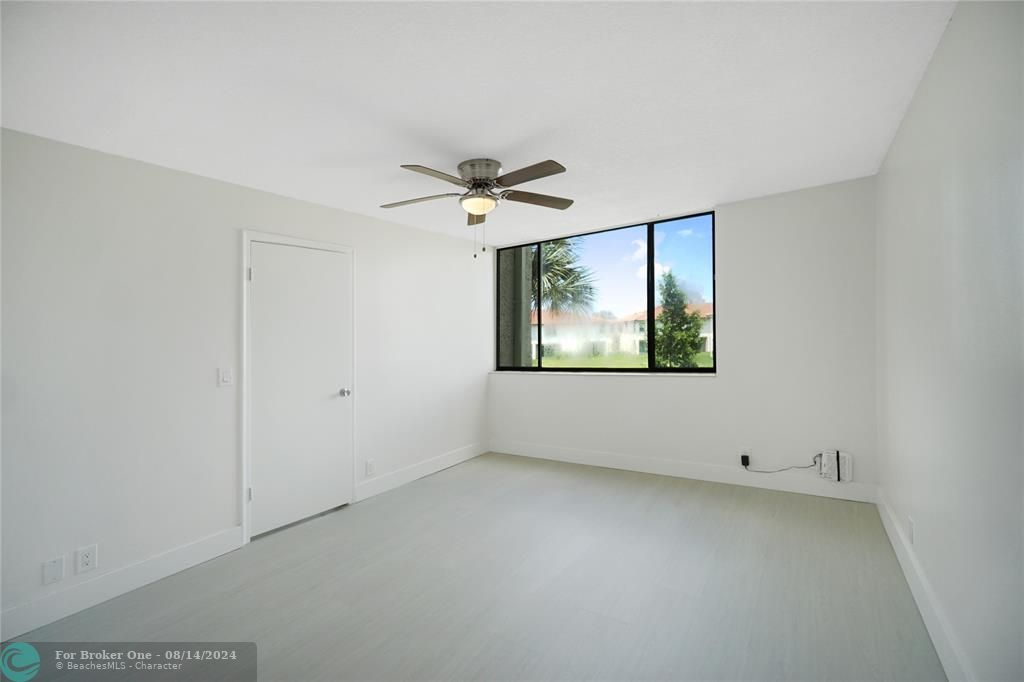 Active With Contract: $1,750 (2 beds, 2 baths, 939 Square Feet)