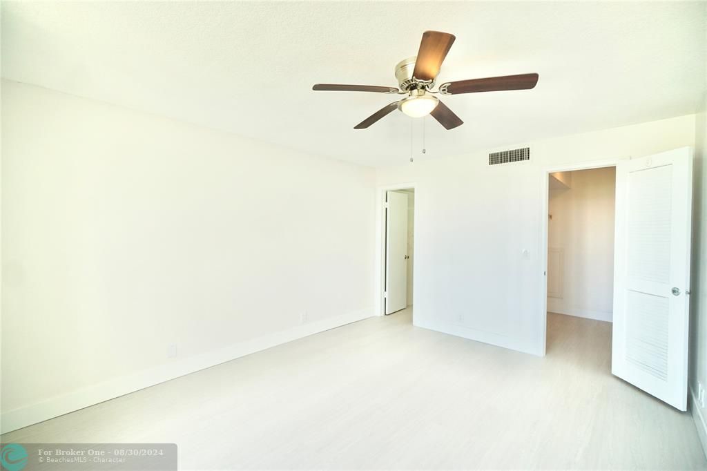 Active With Contract: $1,750 (2 beds, 2 baths, 939 Square Feet)