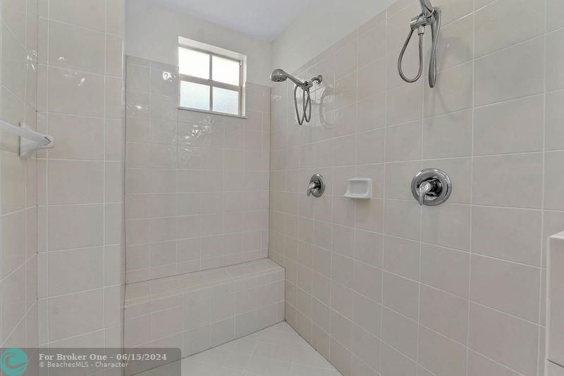 最近租的: $3,800 (3 贝兹, 2 浴室, 1400 平方英尺)