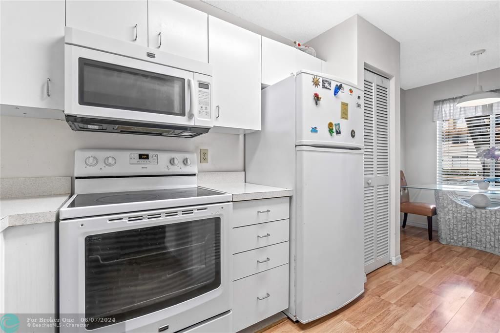 Recently Rented: $1,600 (1 beds, 1 baths, 850 Square Feet)