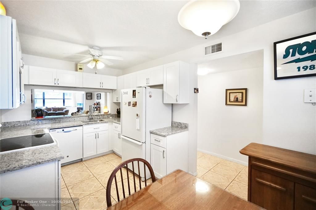 For Sale: $249,000 (2 beds, 2 baths, 1244 Square Feet)