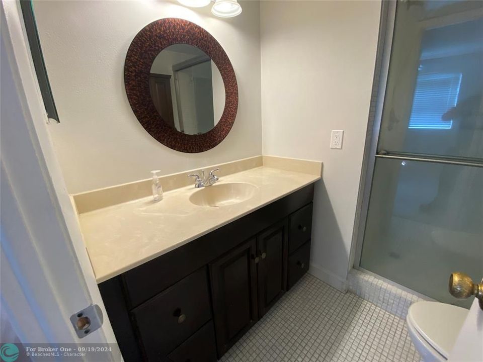 Active With Contract: $119,000 (2 beds, 2 baths, 850 Square Feet)