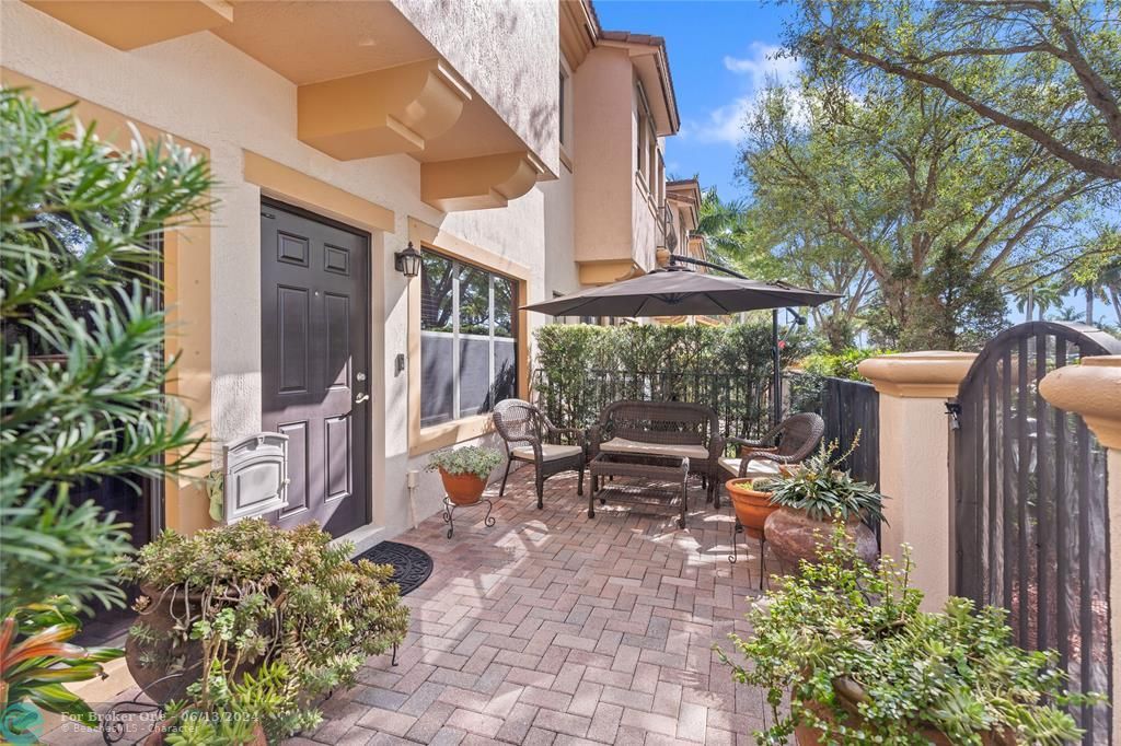 Active With Contract: $499,900 (3 beds, 2 baths, 1935 Square Feet)