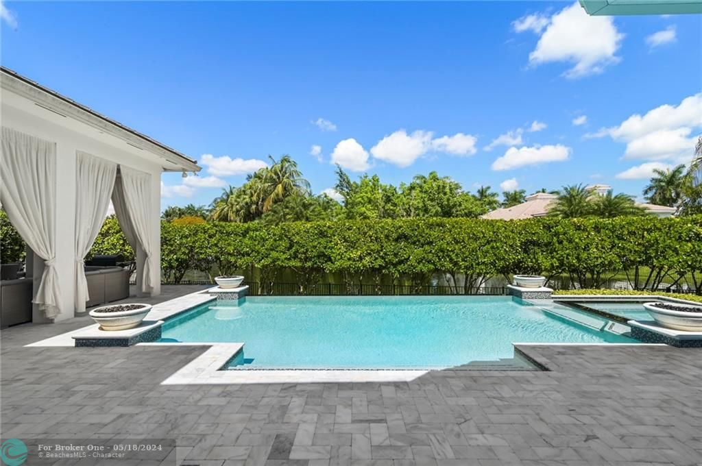 Recently Sold: $2,950,000 (6 beds, 7 baths, 4837 Square Feet)