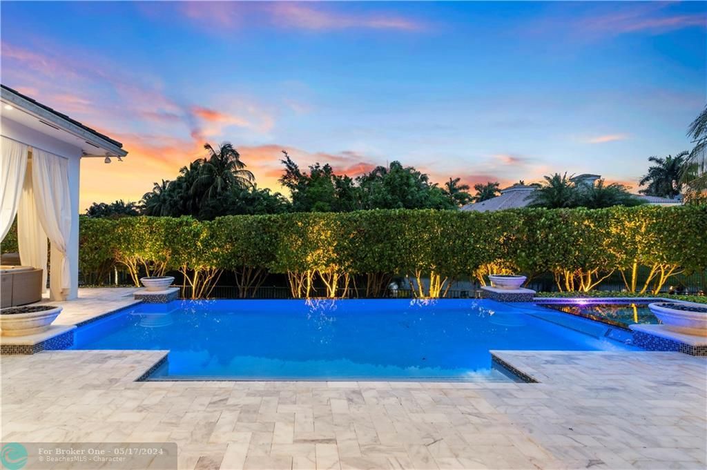 Recently Sold: $2,950,000 (6 beds, 7 baths, 4837 Square Feet)